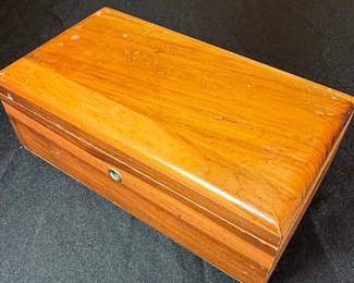 Lane Keepsake Cedar Lined Jewelry Box third image