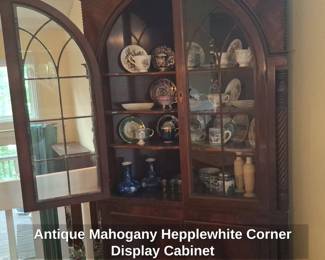Antique Mahogany Hepplewhite Corner Display Cabinet fourth image