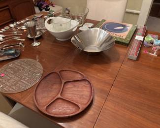 Mid Century table with 4 chairs and a leaf 