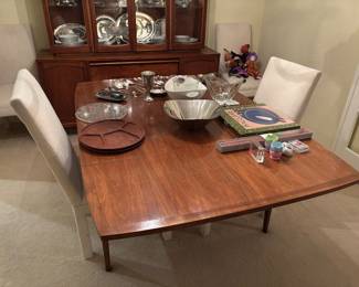 Mid Century Modern Table with 4 chairs and a leaf