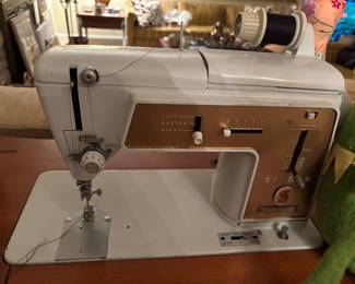 Singer Sewing Machine 