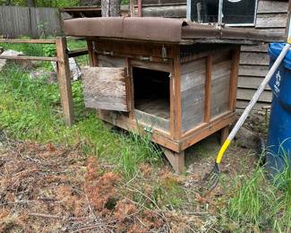 Rabbit or chicken hutch. 
