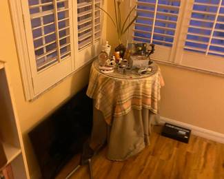 Small table, decor