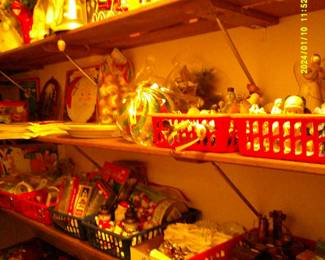 Figurines