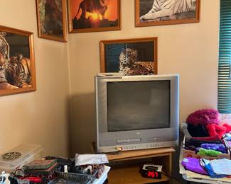 All in one, 24" Toshiba TV/ DVD/VCR