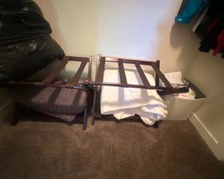 luggage stand