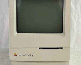 Vintage Apple Macintosh Classic II Computer M4150