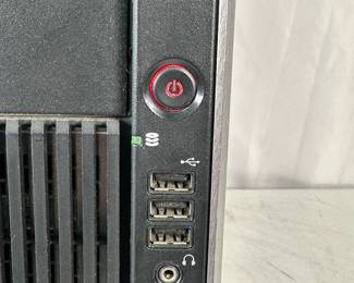 Lot of 2 HP Workstations: HP 800 Desktop Workstations (No RAM or Drives)