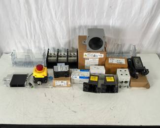 Industrial Electrical Lot: Buss 5000V Fuseblock, Edison 760A PDB, Banner E-Stop & Hubbell