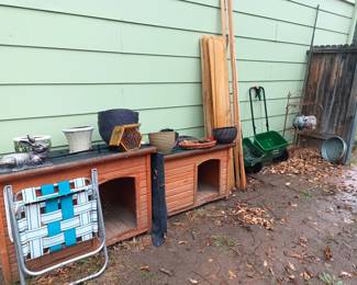 Doghouses and more decor