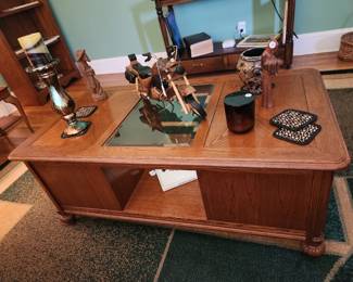 Oak Coffee Table w/ribbed bun feet 2 door storage