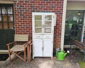 Sweet little white Cupboard