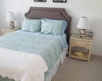 Queen bedroom suite: bed, nightstands, dresser with mirror