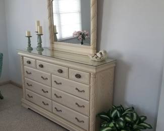 King bedroom suite: dresser with mirror