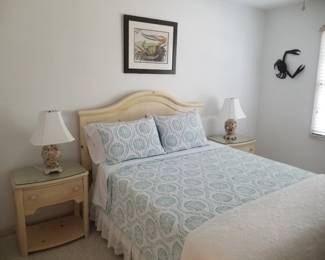 Queen bedroom suite: bed, nightstands, dresser with mirror