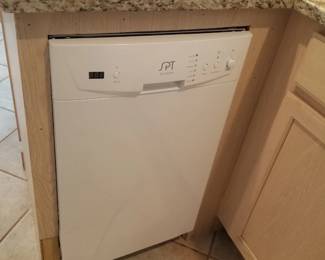 18" apartment size SPT model SD-9252W dishwasher