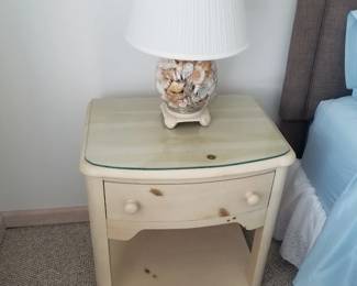 Queen bedroom suite: nightstand
