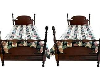 Pair Twin Mahogany Pineapple Beds