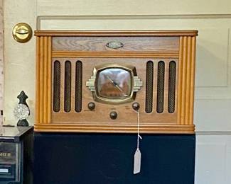 Crosley record player / radio