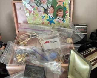 Lots of Jewlery 