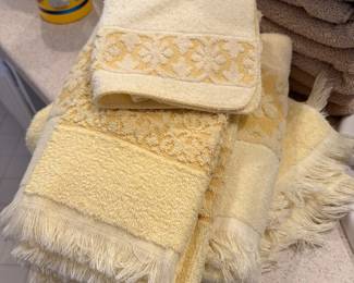 Vintage hand towel sets 