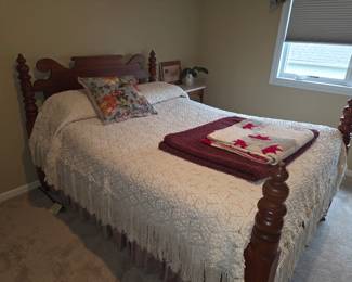 Beautiful antique full size bed