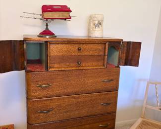 EXCELLANT CONDITION CHEST 