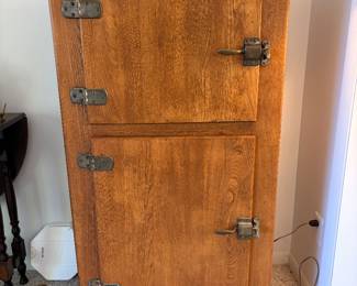 ANTIQUE ICE BOX
