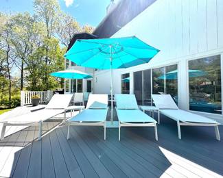 FRONTGATE Loungers, umbrella and cushions