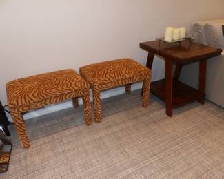 Side table, pair of modern zebra-patterned fabric ottomans/benches