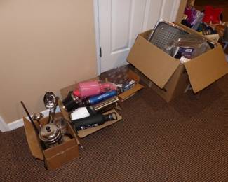 Assorted kitchenware
