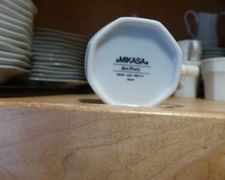 Mikasa "Just Pretty" dinnerware set