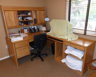 L shaped desk, desk chair