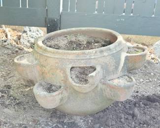 107 HeavyOutdoorTerraCottaPlanter