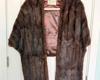15 Vintage1950sLarchmontFurriersBrownFoxFurStoleCapeWrap