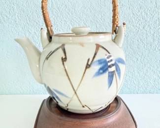 102 JapaneseCeramicTeapotwWoodBase