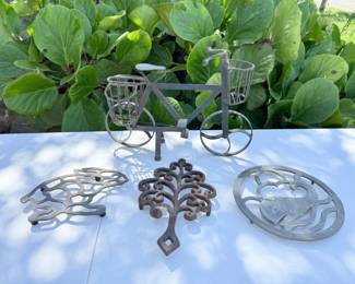 118 OutdoorMetalGardenTrivets