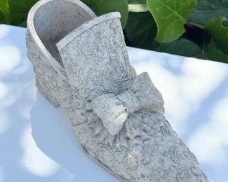 55 OutdoorShoeShapedDecorativeFigurine