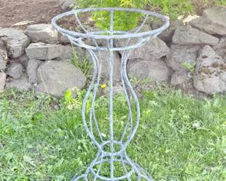 147 WroughtIronPlantStand