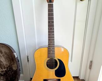 6 FenderF35AcousticGuitarwCase