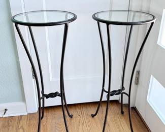 27 WroughtIronAccentTablewGlassTop
