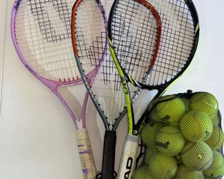 113 TennisRacketsBallSet
