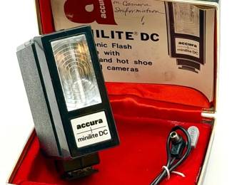 Vintage Accura Minilite DC Electronic Flash Unit for 35mm Cameras