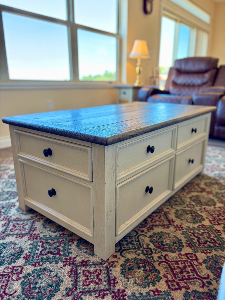 Bolanburg Coffee Table with Lift Top