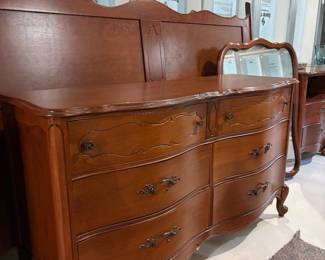 VINTAGE WALNUT BASSETT BEDROOM SET INCLUDING CHEST, DRESSER WITH MIRROR, HEADBOARD/FOOTBOARD AND NIGHTSTANDS!