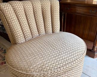 VINTAGE ACCENT CHAIR