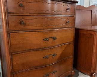 VINTAGE WALNUT BASSETT BEDROOM SET INCLUDING CHEST, DRESSER WITH MIRROR, HEADBOARD/FOOTBOARD AND NIGHTSTANDS!