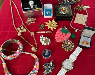 Lots of jewelry and baubles