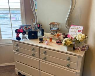 Please join Roman and Company for a Mother’s Day weekend residential estate tag sale on Saturday, May 9, 2026 8A-2P and Sunday, May 10, 2026 9A-2P at 14418 Miguel Terrazas Drive, EPTX 79938 (East side). Items include: 2 LR sets, 2 DR sets, multiple bedroom sets, housewares, decor, holiday items, jewelry, Kimball Queen Anne style piano, laptops, clothes, shoes, electric wheelchair, yard and garden items and more!  Celebrate Mother’s Day weekend with us! Free ROCO Bucks for the first 20 Moms!  Images available at www.rocoestatesales.com    WHERE: 14418 Miguel Terrazas Drive, EPTX 79938 WHEN: SAT 05/09/26 8A-2P and SUN 05/10/26 9A-2P  No prices offered prior to sale date.&nbsp;  Please bring assistance to load large and/or heavy items.  Credit cards accepted with minimum $20.00 purchase.  We look forward to seeing you at the sale!