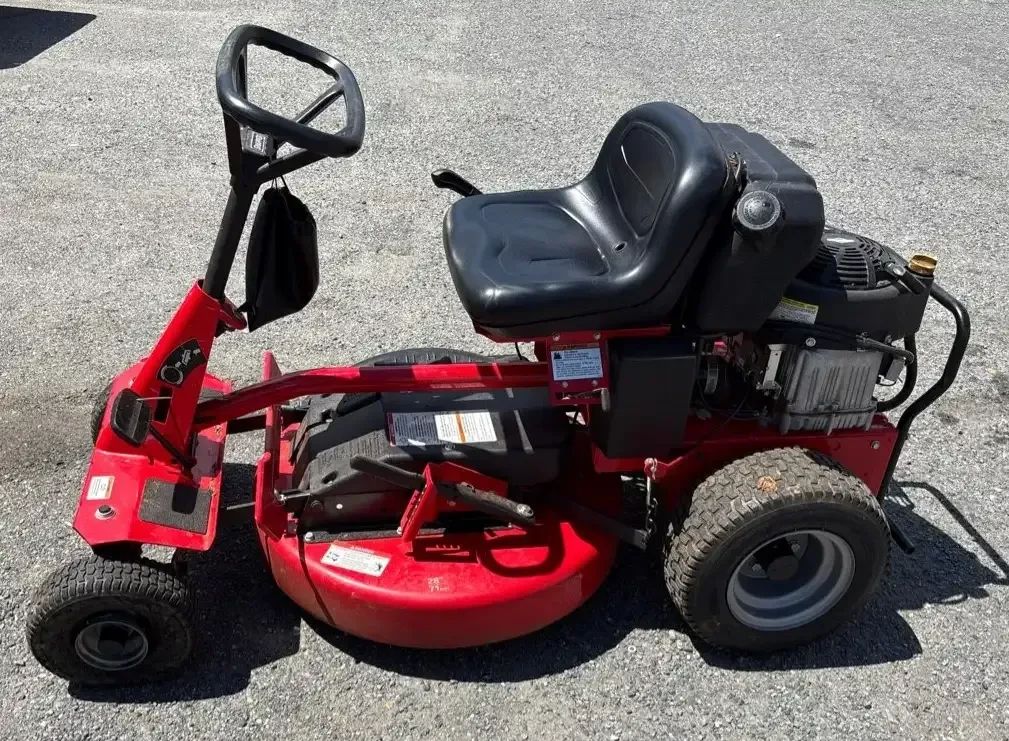 Snapper Riding Mower, 28 Inch Cut